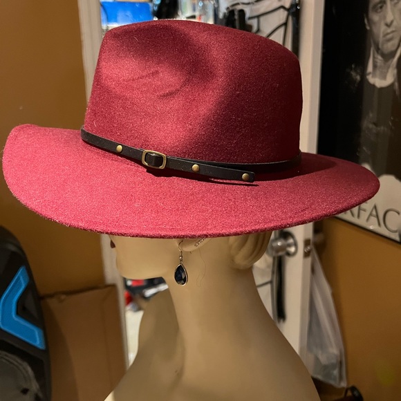Burgundy suede hat - Picture 3 of 4